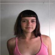 Profesora de artes impartiendo clases de historia del arte u otras asignaturas de la misma